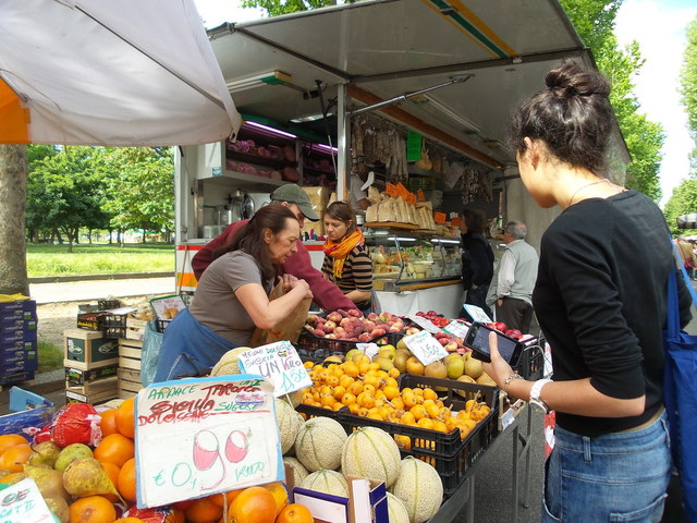 sabato riapre il mercato rionale di via Oristano per il settore alimentare, una notizia che acquista in questo periodo un significato particolarmente importante. 