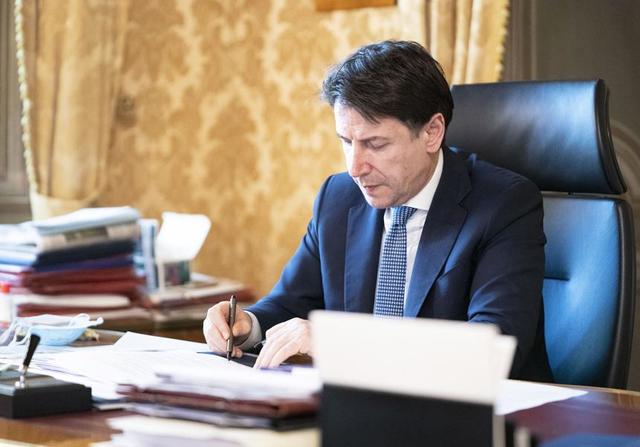 Il Presidente del Consiglio, Giuseppe Conte, ha firmato il Dpcm del 13 ottobre 2020